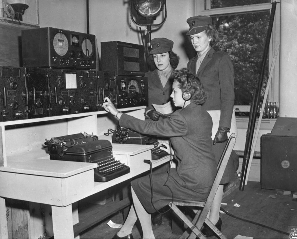 WW2 marine radio trainees
